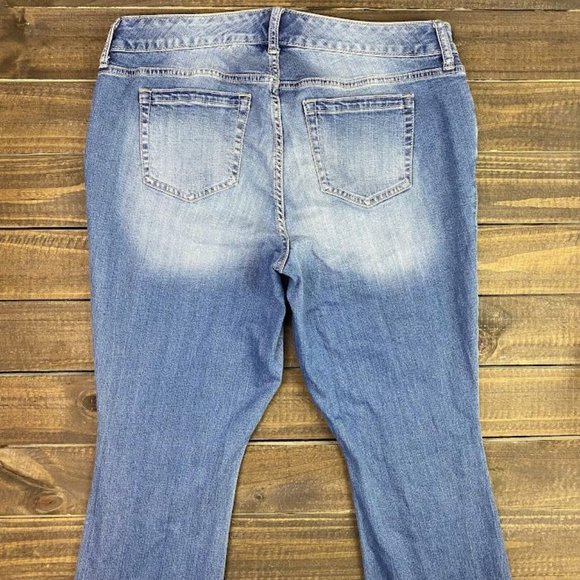 Torrid Barely Boot Women's Size 12 Reg. Mid Rise Stretch Medium Wash Denim - Picture 6 of 7